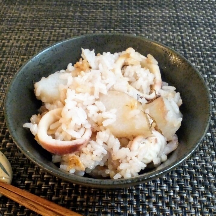 ♪隠し味にナンプラー♡いかと長芋の炊き込みご飯♪